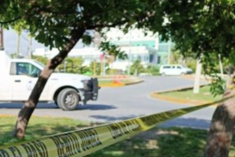 Intentan asesinar a taxista frente a Plaza Las Américas en Cancún