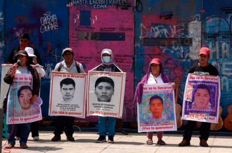 Centro Prodh pide investigar a autoridades y no a la prensa por filtraciones del caso Ayotzinapa