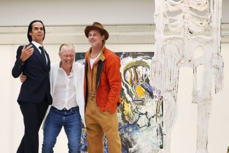 Brad Pitt debuta como escultor y expone obras junto a Nick Cave