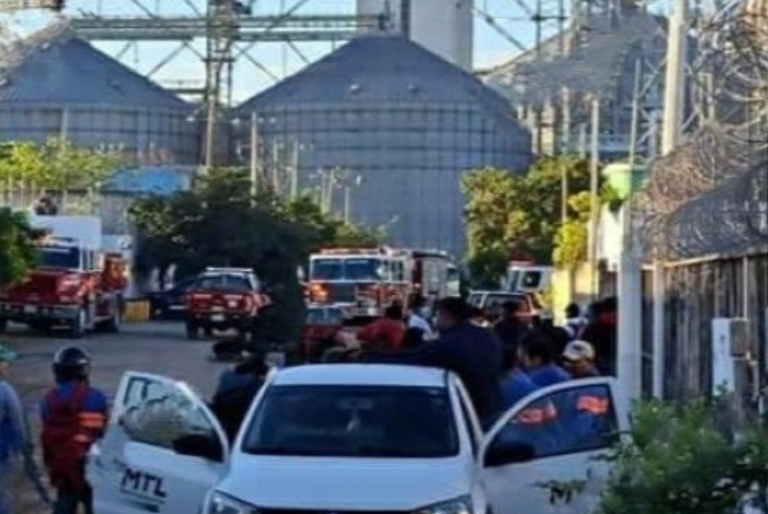 Empleados de una fábrica en Mérida se intoxican por fuga de amoniaco