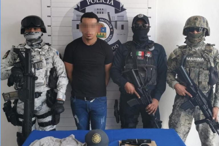 Detienen en Cancún a un hombre armado y a un menor con droga