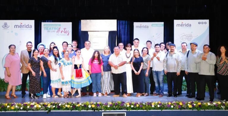 Inaugura Renán Barrera el nuevo “Teatro de las Artes”