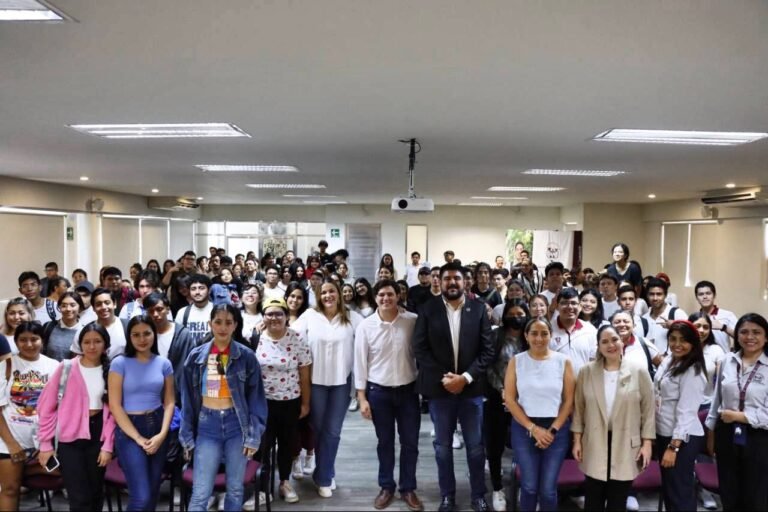 Jóvenes universitarios hacen equipo con Cecilia Patrón para transformar Mérida