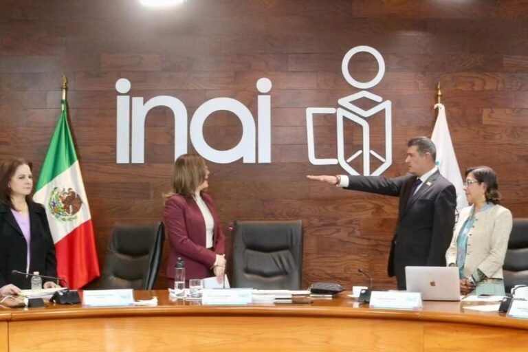 “AMLO propone iniciativa para desmantelar organismos como INAI, Cofece e IFT, alegando su ineficacia”