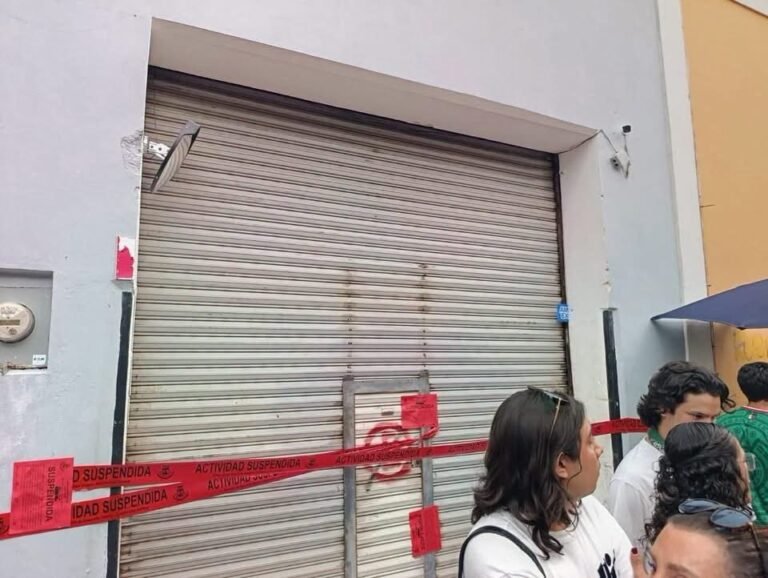 Ayuntamiento de Mérida clausura negocio en la calle 47 por incumplir con su permiso de funcionamiento