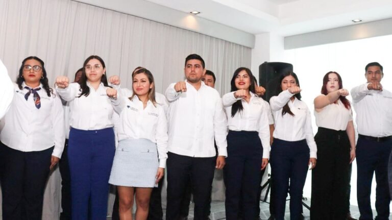 “Líderes Pro México toma protesta en Mérida: Compromiso histórico para la juventud de México.