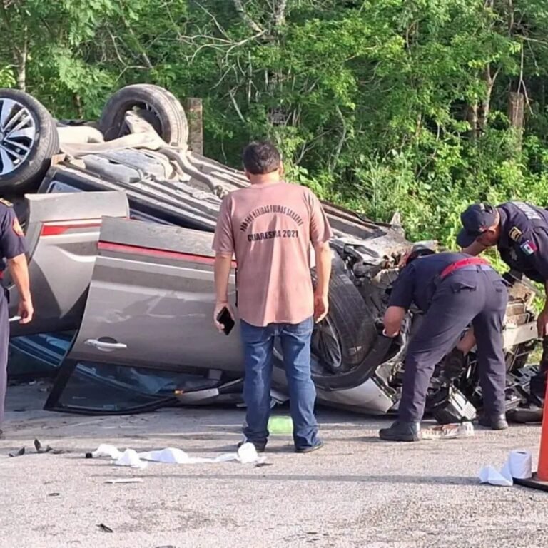 Volcadura en la Mérida–Tizimín deja dos lesionados; conductor habría perdido el control al tomar una curva