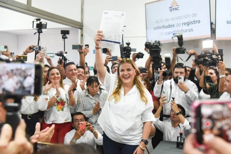 Cecilia Patrón Laviada recibe masivo respaldo al registrarse como candidata a la alcaldía de Mérida
