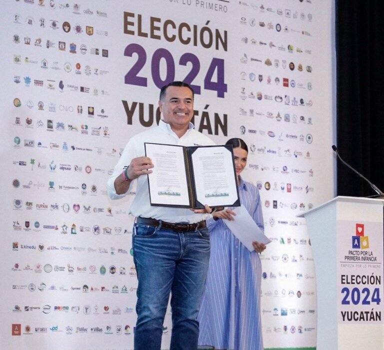 Renán Barrera estampa su firma en un pacto por la primera infancia