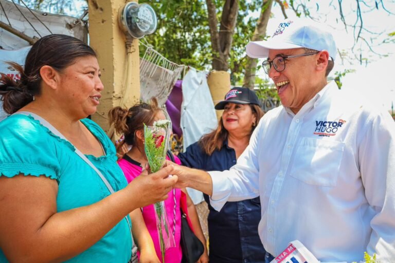Víctor Hugo felicita a las mamás del Distrito 6 federal en su día