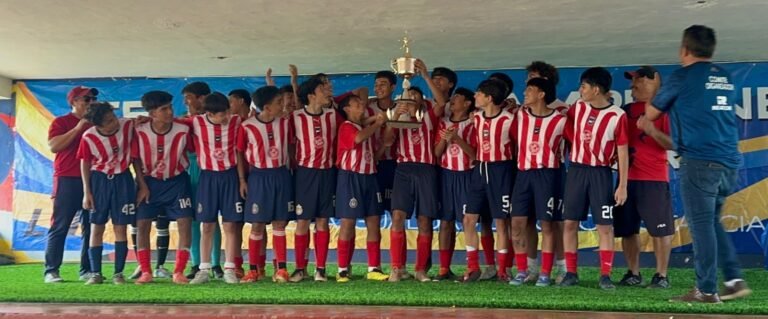 Chivas Sub-15 de Mérida conquista el Torneo Nuevos Valores con una victoria de 3-0 en la gran final