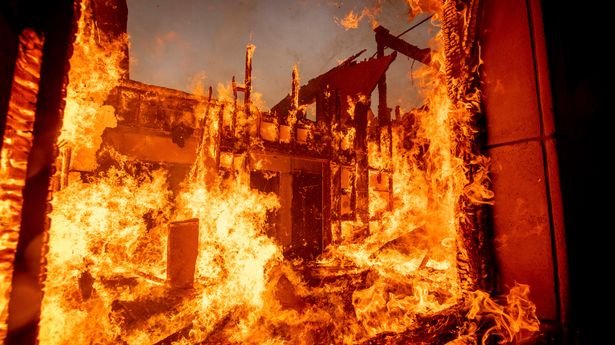Fuego Imparable en Los Ángeles: Más de 80,000 Desplazados y una Región en Alerta