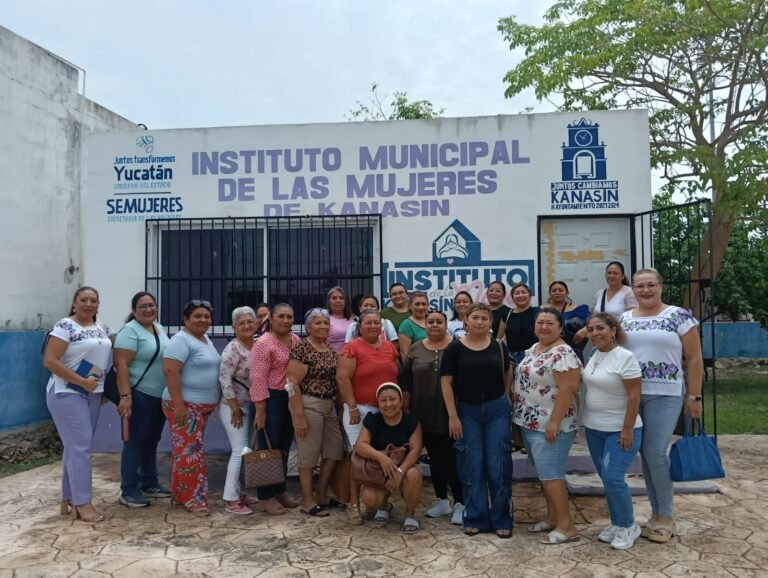 Mujeres de Kanasín participan en curso para emprender y fortalecer sus pequeños negocios