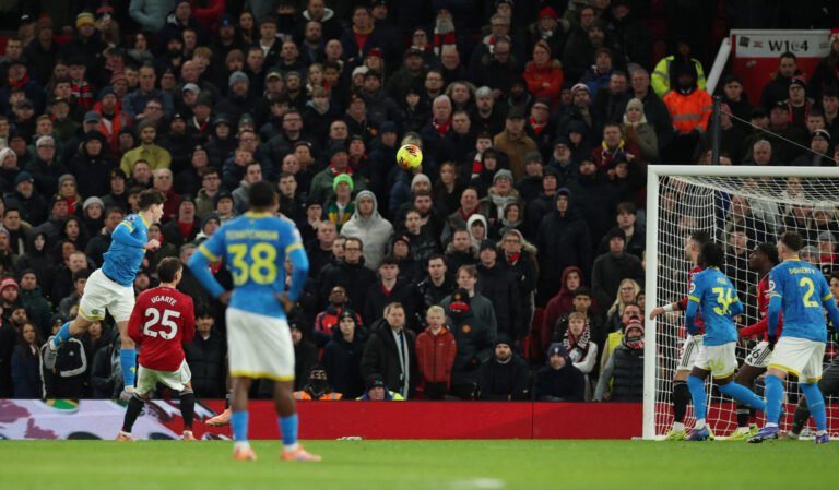 United tropieza en casa y solo rescata un empate frente al Wolverhampton