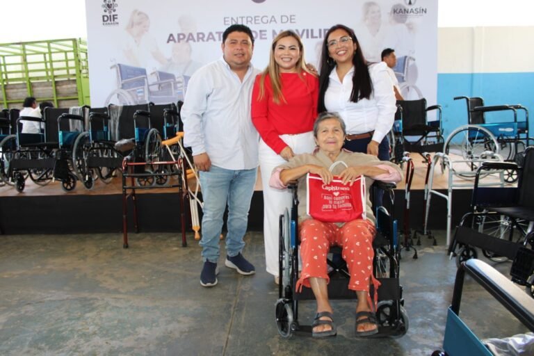 En Kanasín entregan 64 aparatos de movilidad a personas con discapacidad
