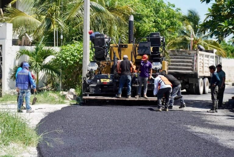 Kanasín acelera la rehabilitación de calles con pavimentación, repavimentación y bacheo en distintos sectores