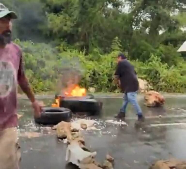 Más de cuatro días sin electricidad desatan bloqueo en el Periférico Sur de Mérida
